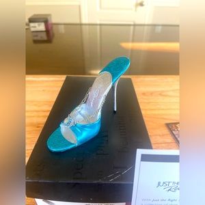 Just The Right Shoe "Destiny" 2006 by Lorraine Vail #26015